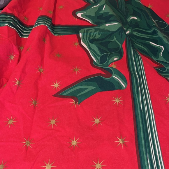 Large Oval vintage Christmas tablecloth cotton 60” x 82” - Picture 1 of 5